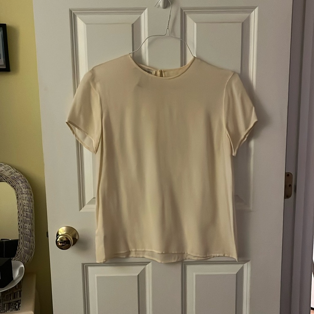 PRICE FIRM!!! Jones New York Cream Silk Short Sleeve Blouse. Size 10